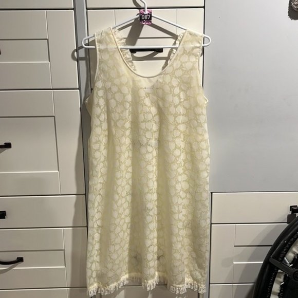 Lat Terrylane Vintage yellow robe and nightie set. Lacey trim. Floral design. M - Picture 7 of 7